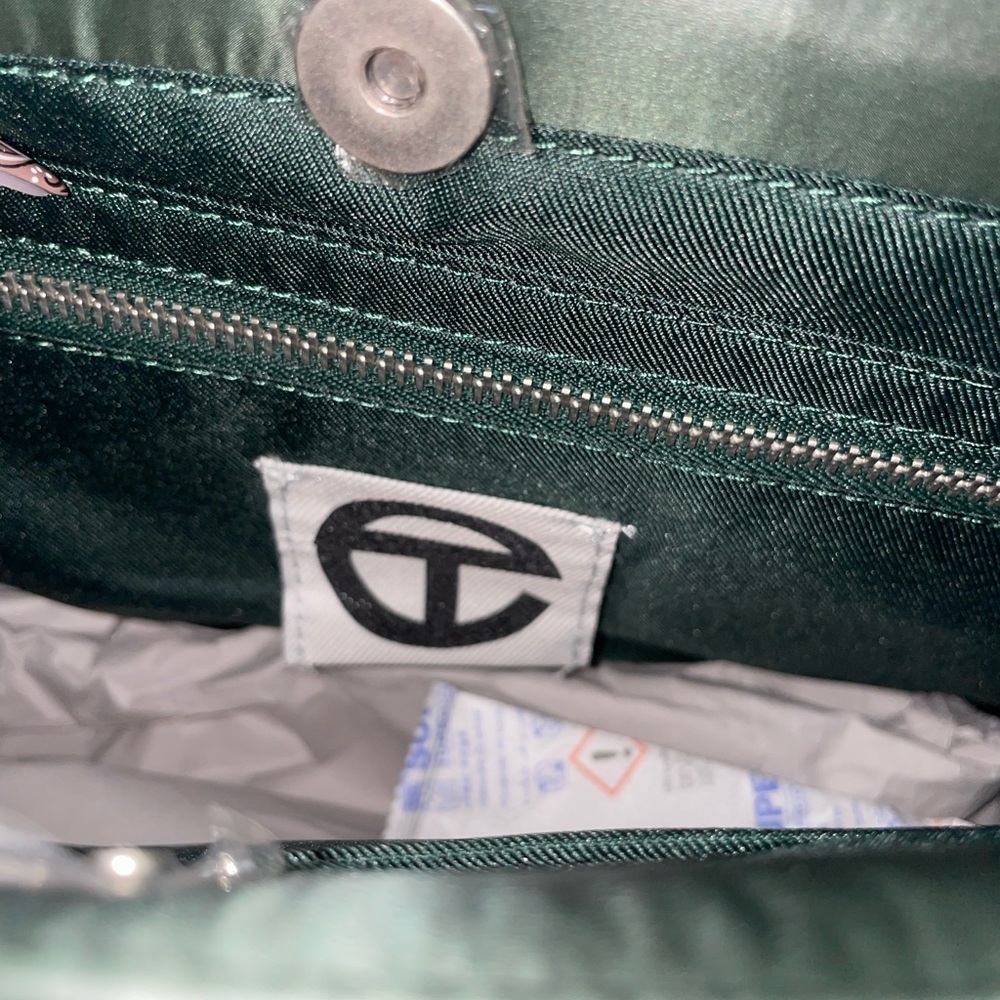 Moose Knuckle X Telfar Puffer Bag - Picture 6 of 11